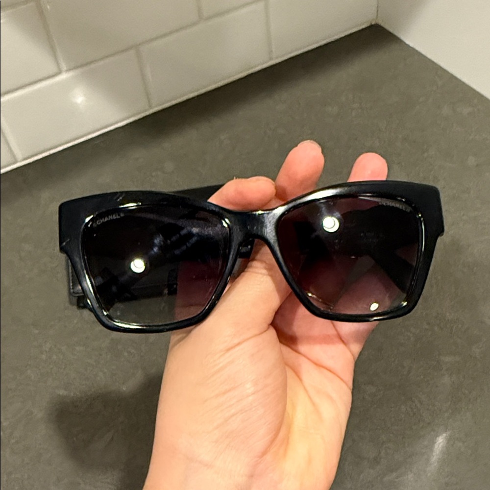 Rare Authentic Chanel Oversized Leather CC Cat Eye Sunglasses - Picture 11 of 11
